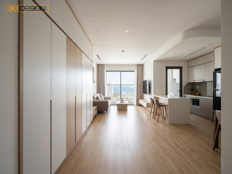 Bếp mở và tông màu trung tính giúp căn hộ 60m2 tại Nha Trang sở hữu vẻ đẹp tối giản, thoáng đãng