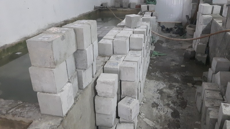 Mẫu bê tông đúc khuôn lập phương tại công trường